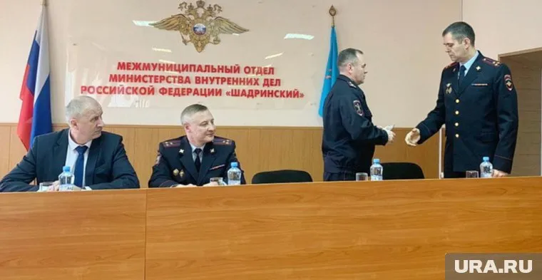 Дмитрия Игошина (справа) представили подчиненным