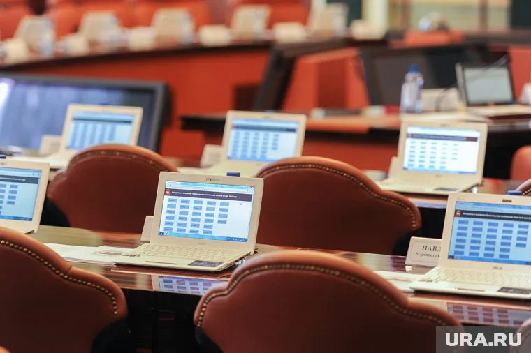 Все бумажные документы нужно перевести в «цифру», считает премьер Михаил Мишустин