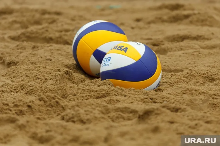 В Салехарде начался первый за полярным кругом турнир по пляжному волейболу