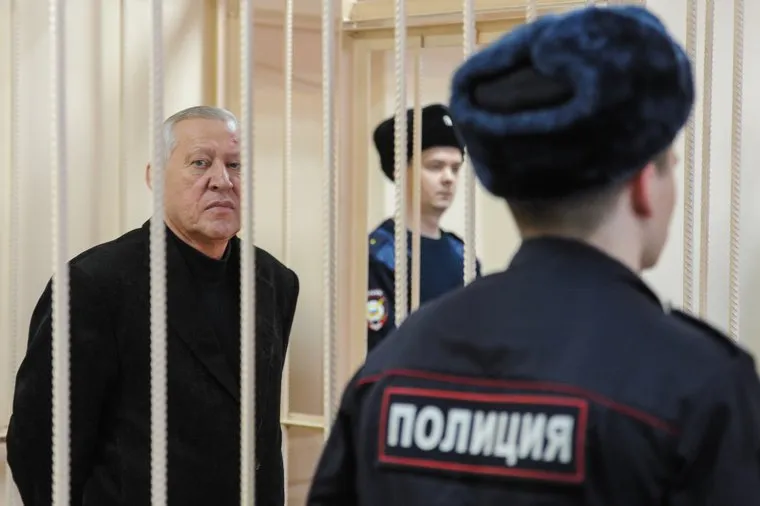 Продление меры пресечения Евгению Тефтелеву в Центральном суде. Челябинск