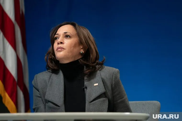 Харрис требовала от Зеленского озвучить персону его преемника