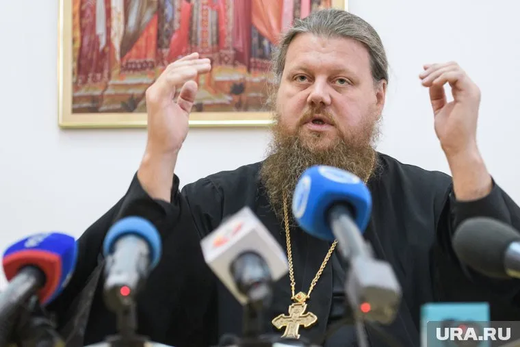 Отец Миняйло уверен, что дети протестующих придут в храм Святой Екатерины