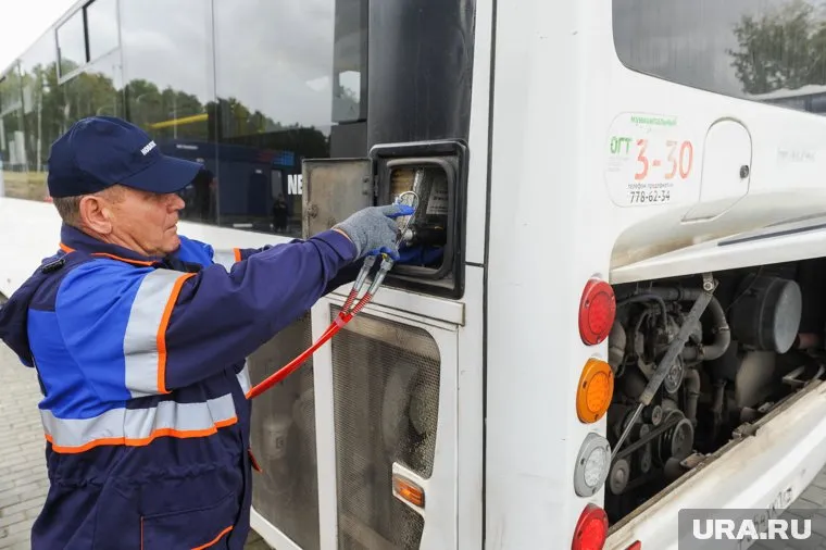 Вслед за экологически чистыми автобусами метановые заправки станут доступны автолюбителям (фото из архива)