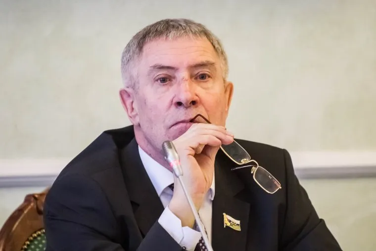 Совещание зампредседателя Тюменской областной думы Геннадия Корепанова  с таксистами. Тюмень, корепанов геннадий