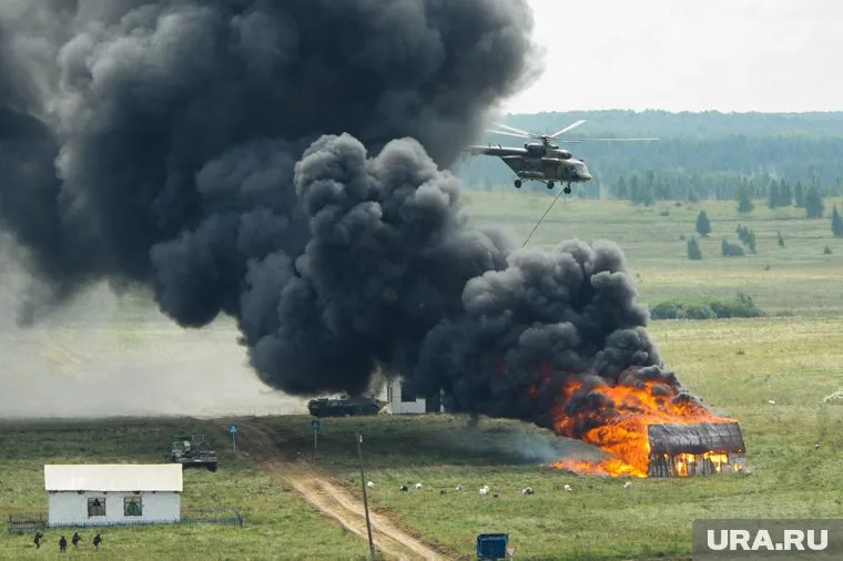 Военные РФ уничтожили используемую украинскими военными пусковую установку и транспортно-заряжающую машину РСЗО HIMARS в районе Красноармейска