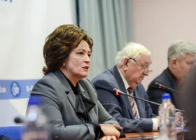 Спикер думы Тюмени Иванова добавила работы депутатам