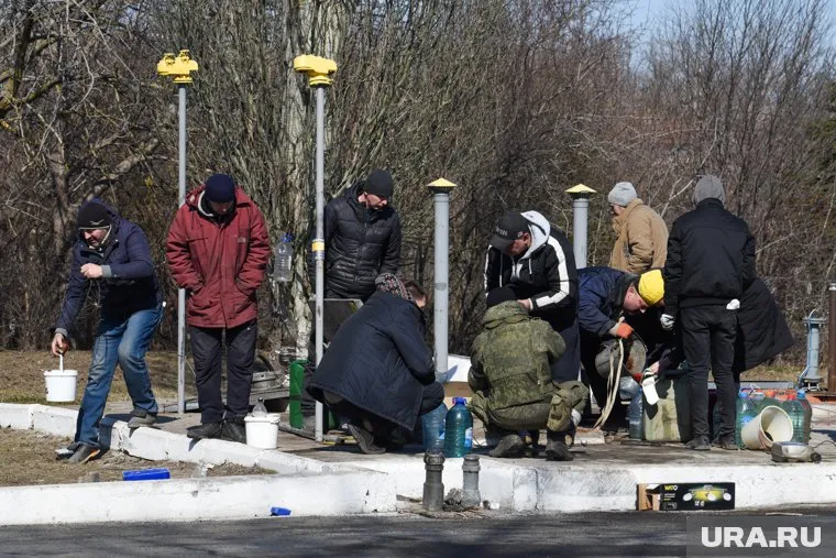 Некоторым мирным жителям удалось выбраться с «Азота»