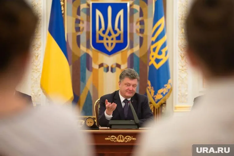 Эскалацией конфликта с Россией Порошенко решил усидеть в президентском кресле