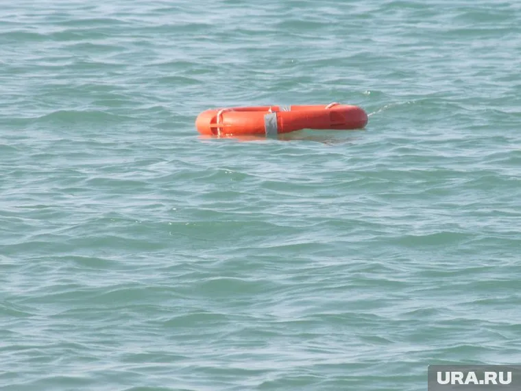 Четырем членам экипажа удалось спастись