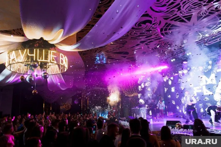 Симановскому подарили медитирующего маленького монаха