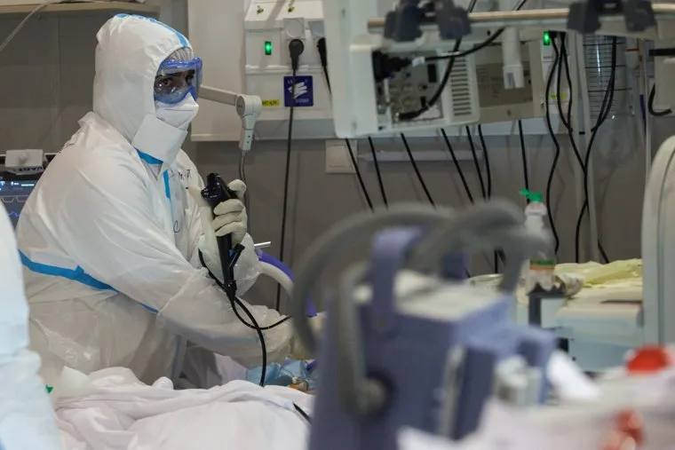 Временный госпиталь  ГКБ №24  для больных COVID-19 на ВДНХ. Москва