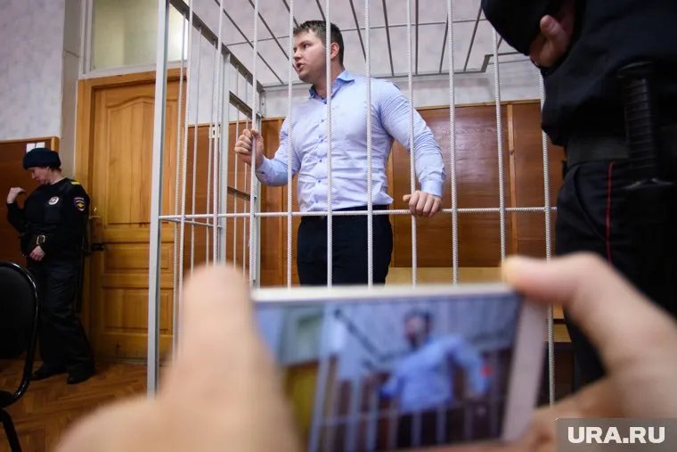 За решетку отправились еще двое участников группы Устинова