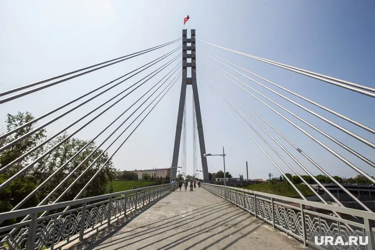 С Моста влюбленных спрыгнул самоубийца. Но не умер