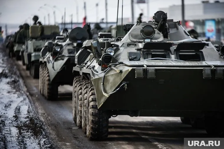 На границу Украины и РФ стягиваются войска