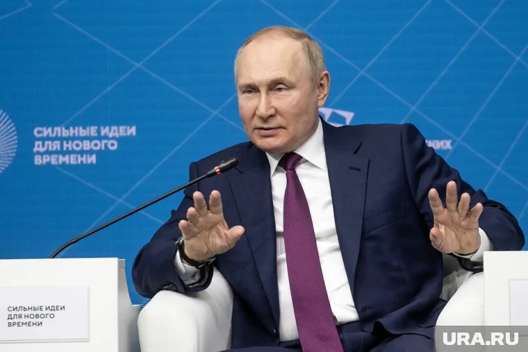 Президент России Владимир Путин призвал бизнес вкладываться и зарабатывать в Крыму