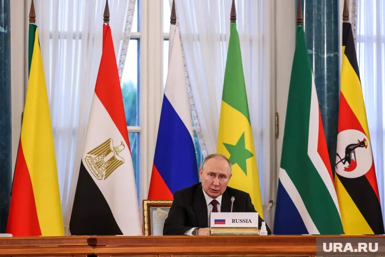 Владимир Путин в рамках саммита Россия—Африка пригласил африканских лидеров на парад ВМФ