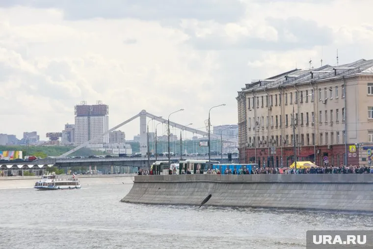 Вокруг Крымского моста необходимо установить плавучие заграждения, считает Дмитрий Кузнецов