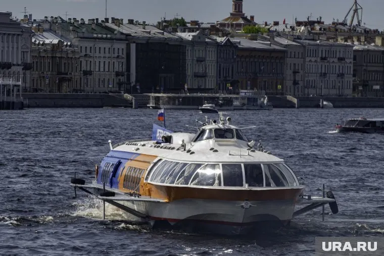 Теплоход "Джульетта" находился на причале и инцидент не привел к жертвам, сообщили в прокуратуре (архивное фото)