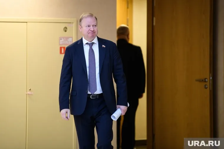 Сенатор участвовал в открытии выставки