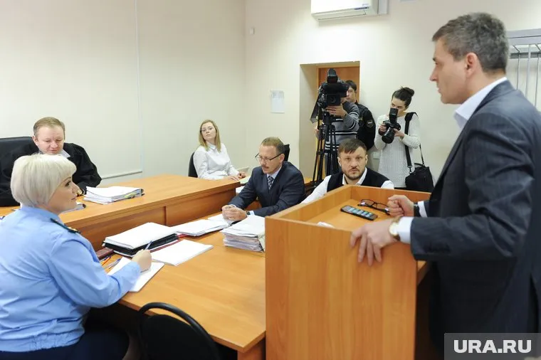 Глава Советского райсуда Александр Зимин лично председательствует на разбирательстве по делу Николая Сандакова (справа)