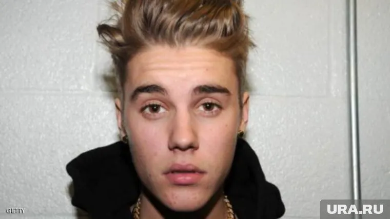 На экстравагантное украшение Бибер не пожалел 15 тысяч долларов