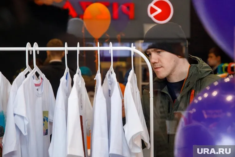 Мерч можно купить в одном из магазинов на Гайве