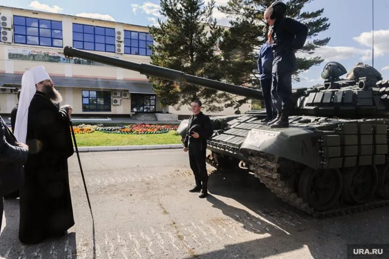 Визит Сергея Морева на межрегиональные военно-поисковые сборы. Челябинская область, Чебаркуль, танкисты, танк, митрополит никодим