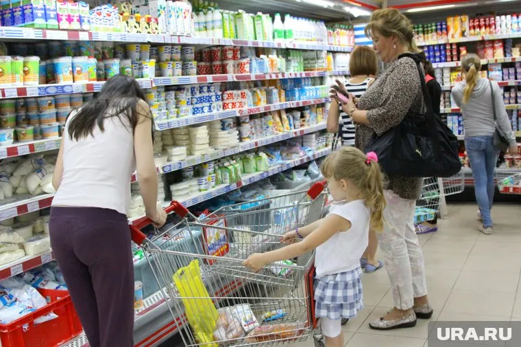 В минимальный набор Росстат включает 33 наименования продуктов питания