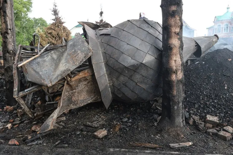 Разбор конструкций Свято-Казанского Чимеевского мужского монастыря после пожара. с Чимеево