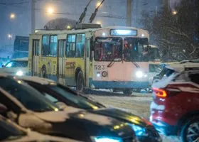 Мэр Екатеринбурга заявил об угрозе остановки транспорта из-за снега