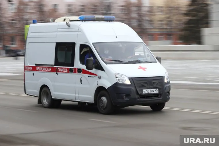 Рабочих с места происшествия отправили в больницу