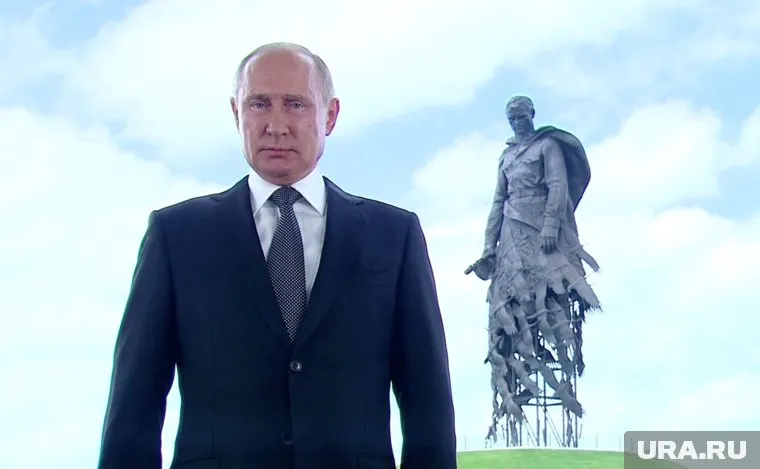 Новое обращение к нации Владимир Путин записал на фоне Ржевского мемориала советскому солдату