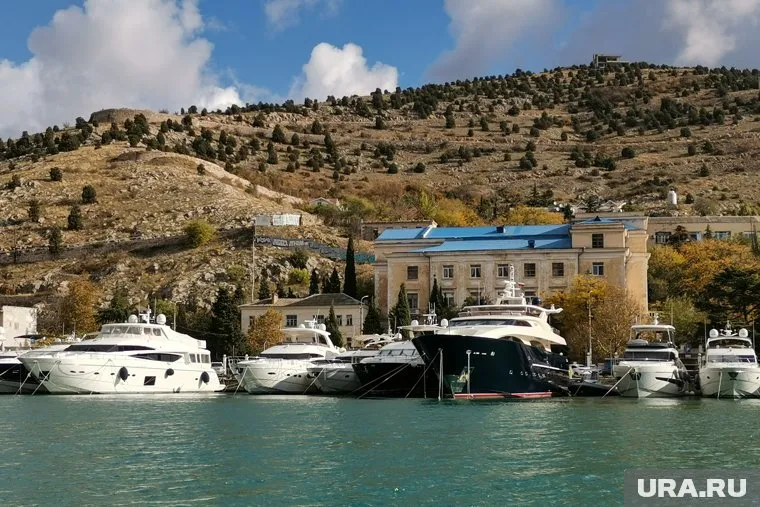 В топе самых популярных зарубежных направлений остаются
Таиланд, ОАЭ, Египет, Турция и Индия.