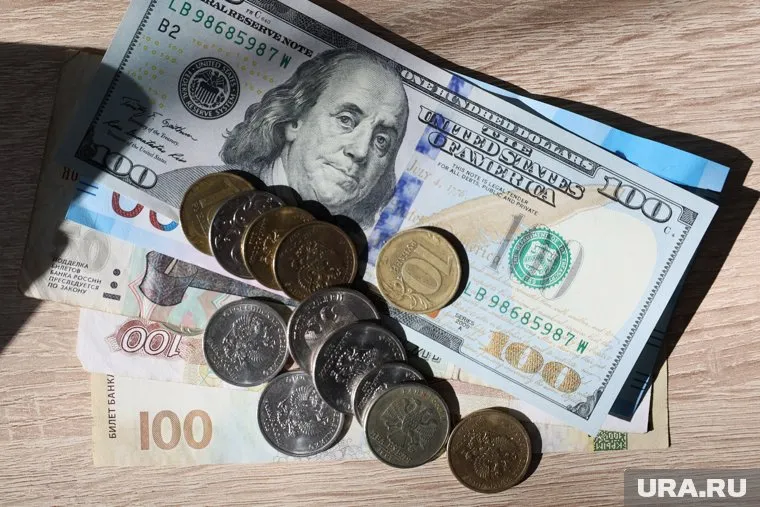 Курс доллара рекордно снизился