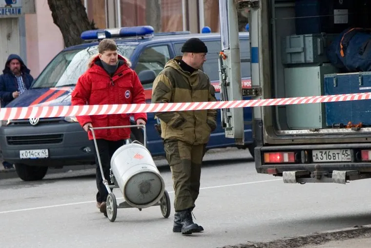 Взрывное устройство
Курган
остановка у Куйбышева 75
22.11.2013г