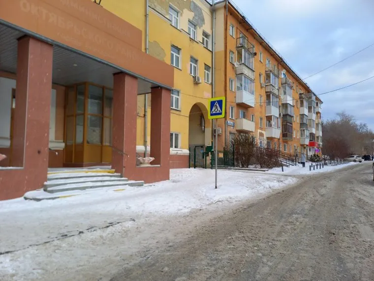 Уборка снега в Октябрьском районе. Екатеринбург