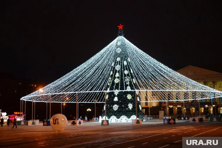 Город постепенно преображается к празднику