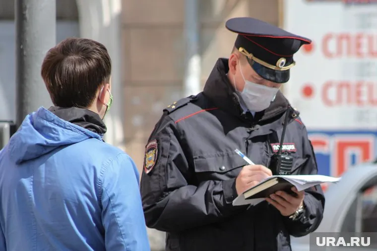 Житель Ханты-Мансийска пытался сбежать от полиции, чтобы не платить штраф за нарушение масочного режима (фото из архива)