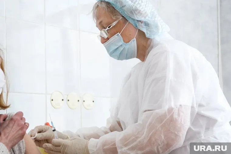 В Хабаровск вакцинируют всех муниципальных служащих