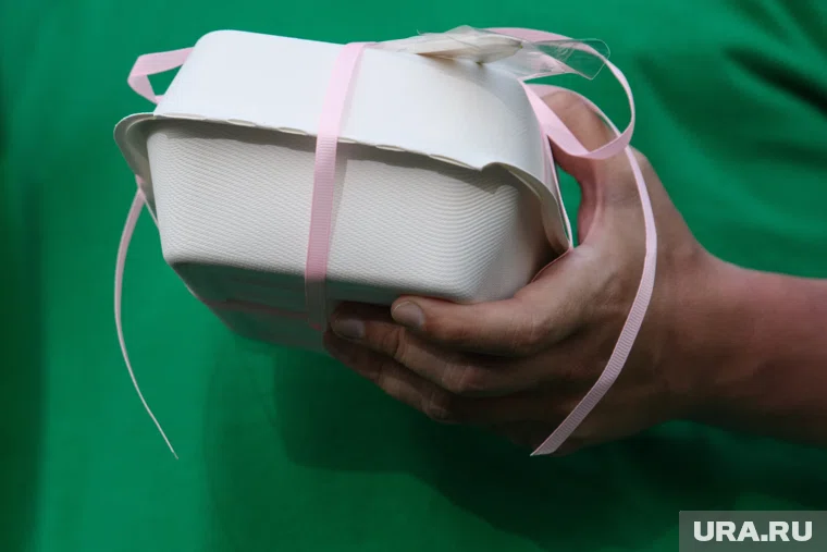 В «Тайного Санту» играют перед Новым годом или Рождеством, обычно в конце декабря, например, до 25-30 числа