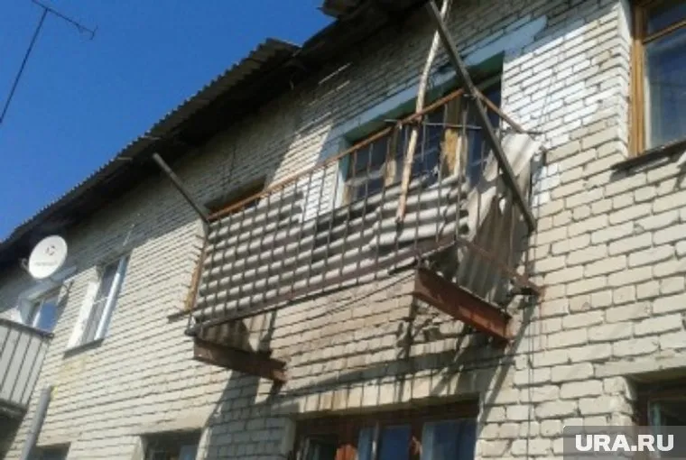 В момент обрушения на балконе было двое малолетних детей
