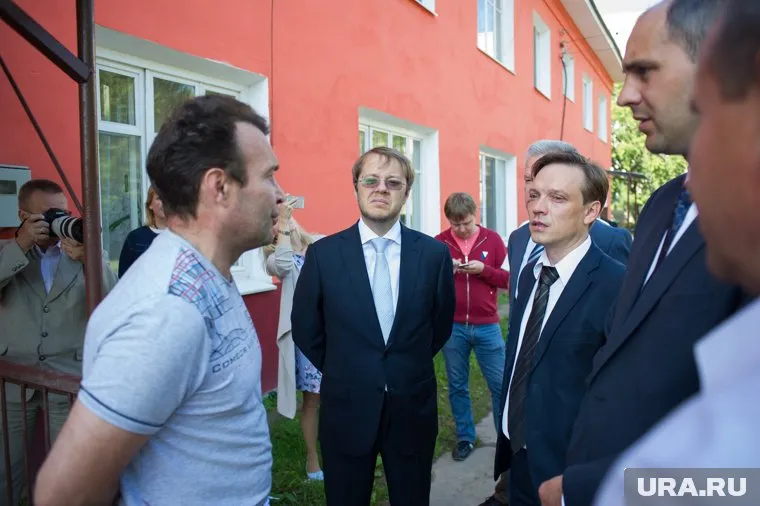 Депутаты думы Богдановича недовольны работой мэра города Владимира Москвина (в центре)