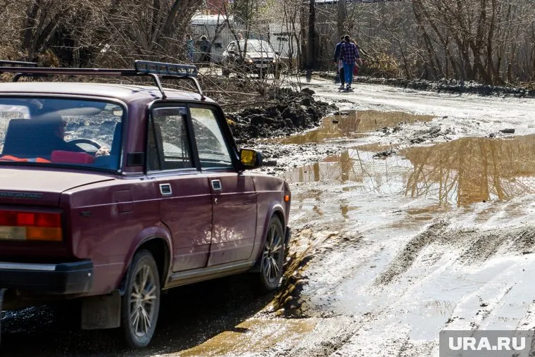Жители Тобольска просят администрацию сделать им дорогу