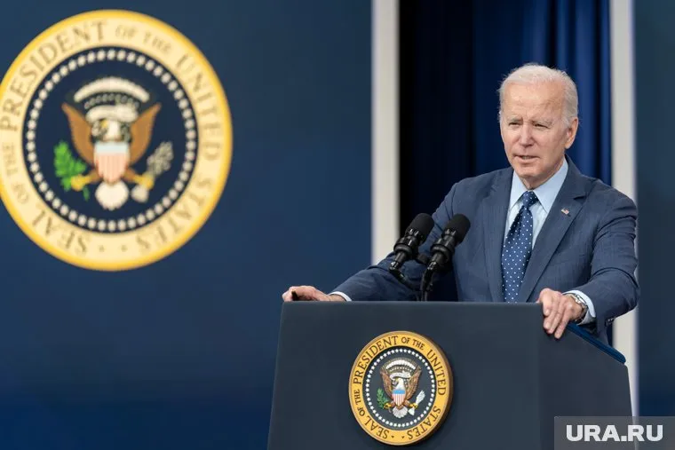 Джо Байден нарушил закон, начав войну против России, заявил Такер Карлсон