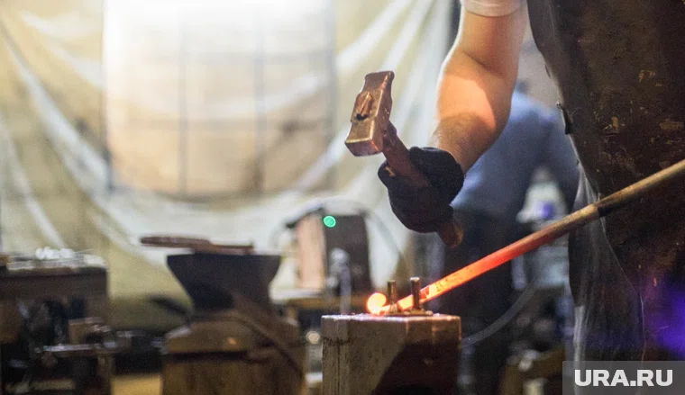 Работа в кузне шла не один день