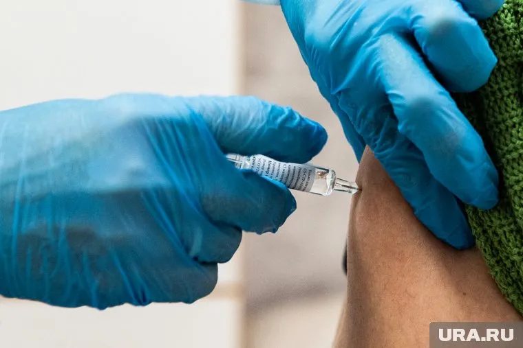 Побочные эффекты от прививки от коронавируса могут проявиться после любого этапа вакцинации