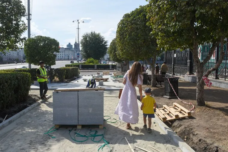 Орлов у дома Севастьянова и на Плотинке. Екатеринбург