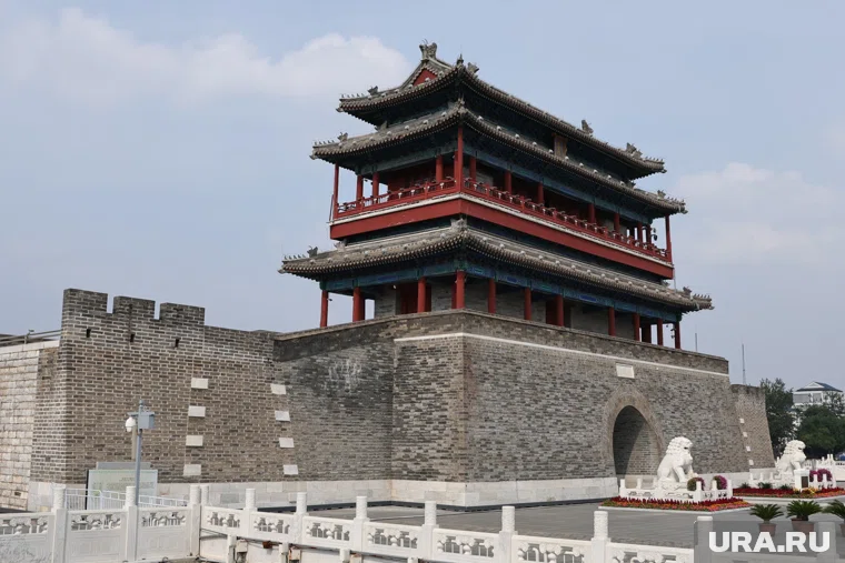 Российские туристы совершили 383 тысячи поездок в Китай, указано в материале