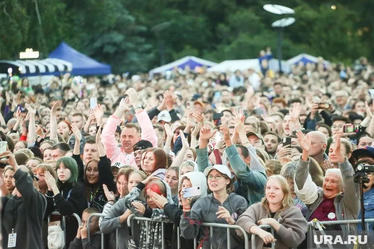 В Сургуте на праздничном концерте выступили PoluyanoVa-band и VIVA