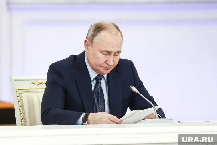 Путин поручил принять меры для обеспечения теплом жителей двух регионов России